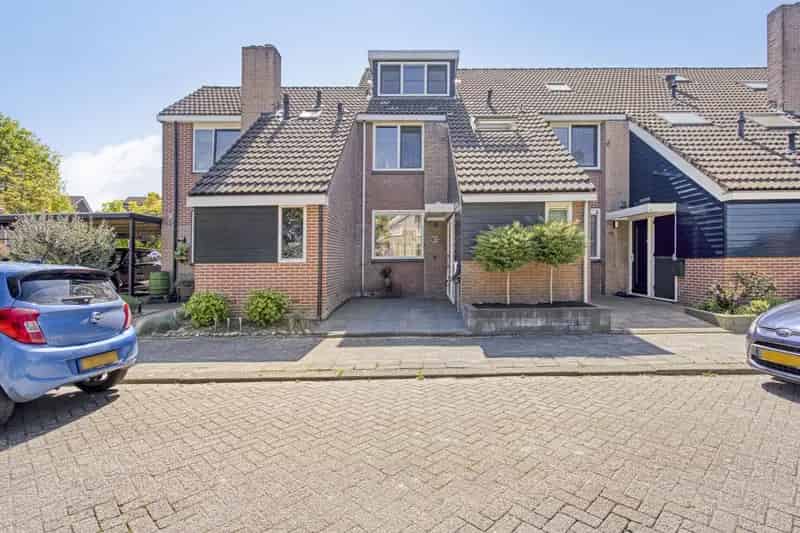 Boeier 124 Barendrecht: Geheel Gemoderniseerde Eengezinswoning