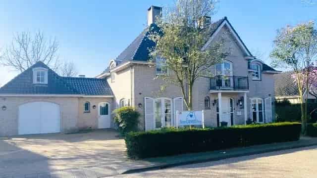 Riante villa Prinsenbeek - Beleggingsobject - 6 slaapkamers - Zwembad