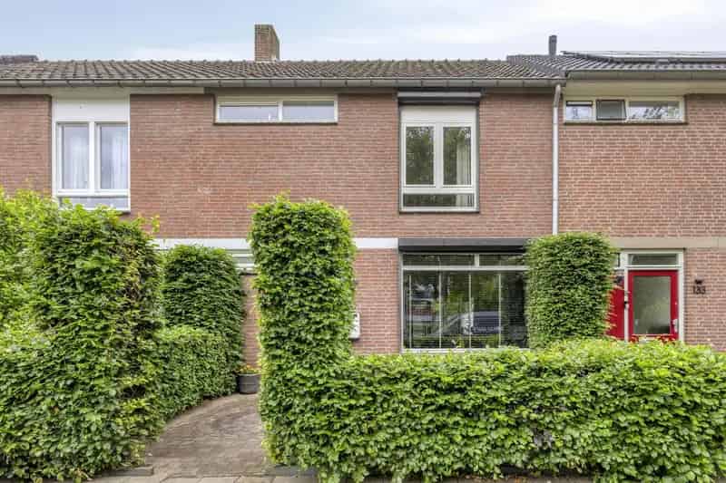 Instapklare woning Helmond 4 slaapkamers moderne keuken tuin