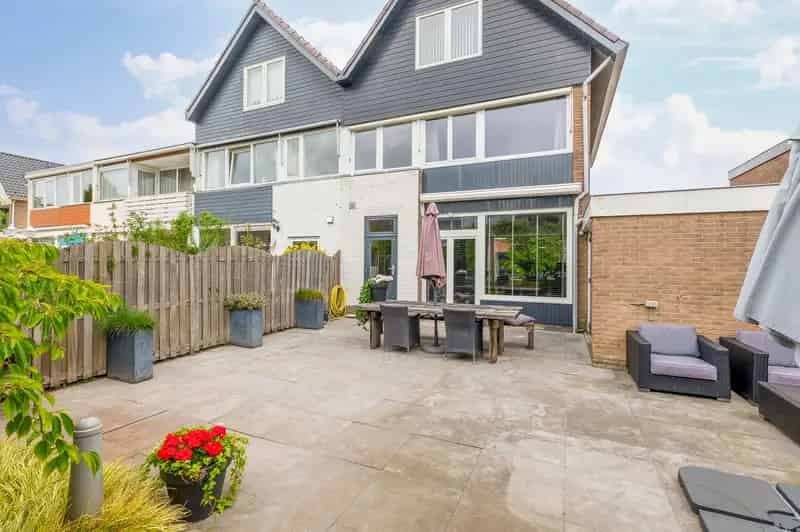 Hoekwoning Badhoevedorp 4 slaapkamers Garage Tuin
