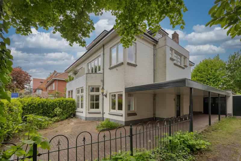 Huis te koop Heemstede: Ruime gezinsvilla met 6 slaapkamers en tuin