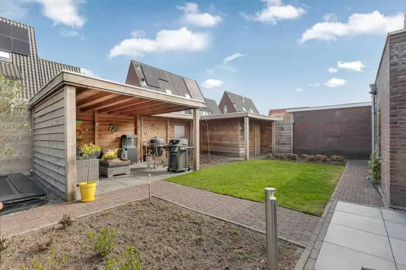 Huis te koop Nijkerk 6 slaapkamers grote tuin kantoor