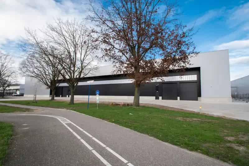 Bedrijfshal te huur Roermond 3400m²