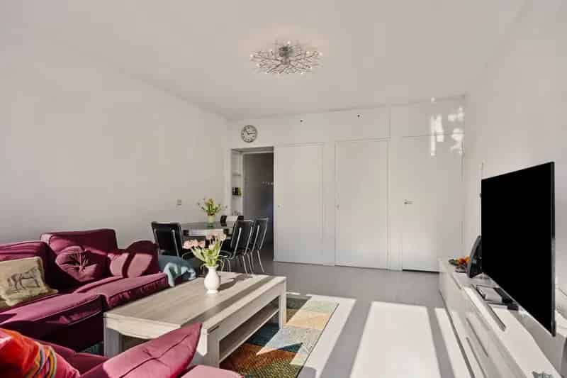Appartement Amsterdam: 2 Slaapkamers, Zonnig Balkon, Perfecte Locatie