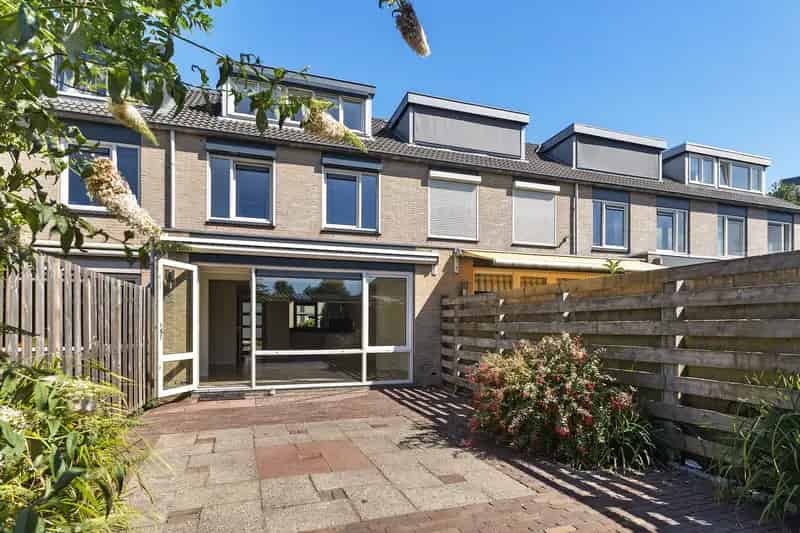 Ruime 5 Kamerwoning te Koop Amstelveen 4 slaapkamers Tuin Parkeerplaatsen