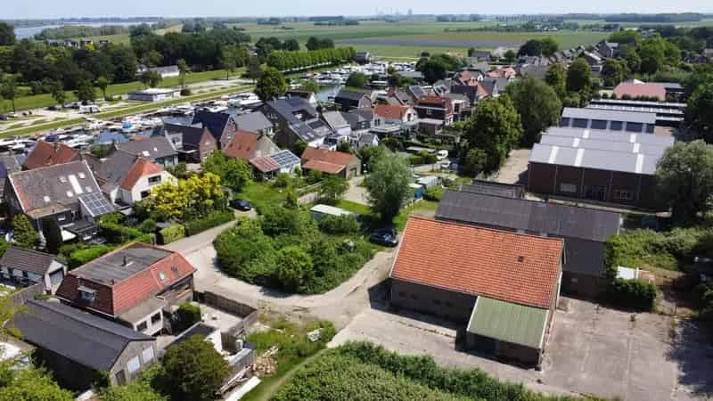 Bouwgrond met Schuur te Koop Lage Zwaluwe