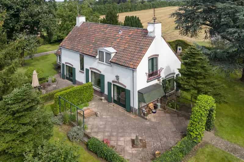 Bedrijfswoning Oosterhout 13 hectare Loods 4 slaapkamers