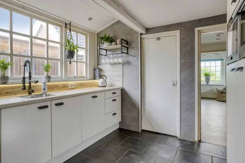 Woonboerderij Dreumel 2 keukens 2 badkamers 4 slaapkamers grote tuin