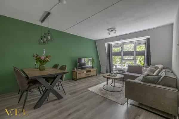 3-kamerappartement Regentessestraat: Balkon, Berging en Centrale Ligging