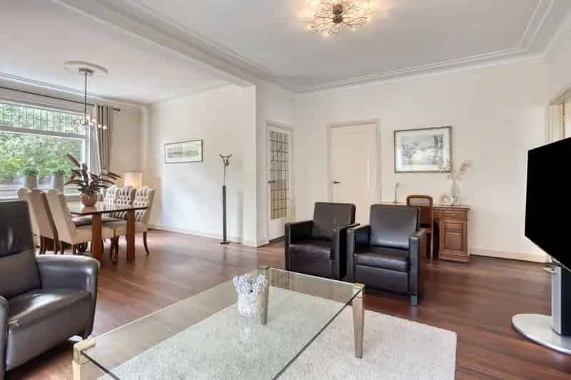 Tweekapper Lent 4 slaapkamers grote schuur ruime tuin