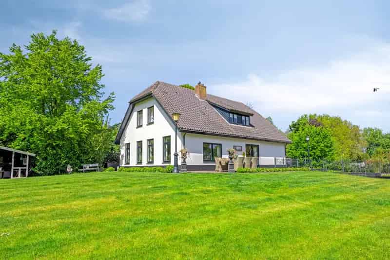 Dubbel te bewonen woonboerderij Lunteren 12 kamers grote schuur