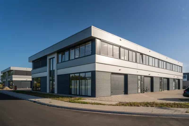 Bedrijfshal te Huur Wageningen - Trendy Kantoorruimte met Uitzicht