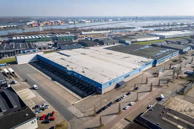 Bedrijfshal te Huur Hendrik-Ido-Ambacht 18072m2