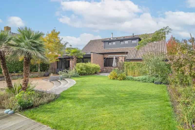 Luxe Villa aan het Water te Leusden