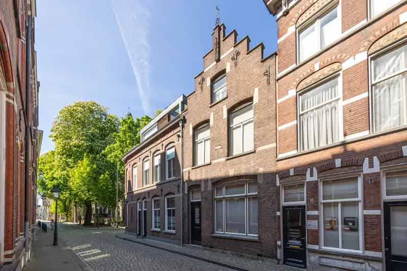 Huis te koop Den Bosch: Karakteristiek herenhuis met tuin