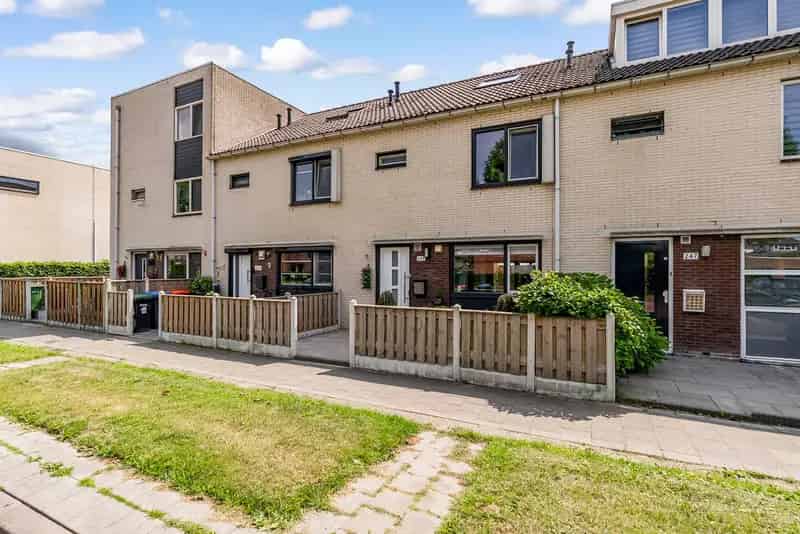 Ruime gezinswoning Lelystad 3 slaapkamers moderne keuken tuin