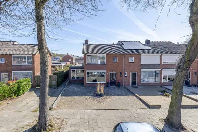 Ruime Hoekwoning Waalwijk 2 slaapkamers Grote Tuin