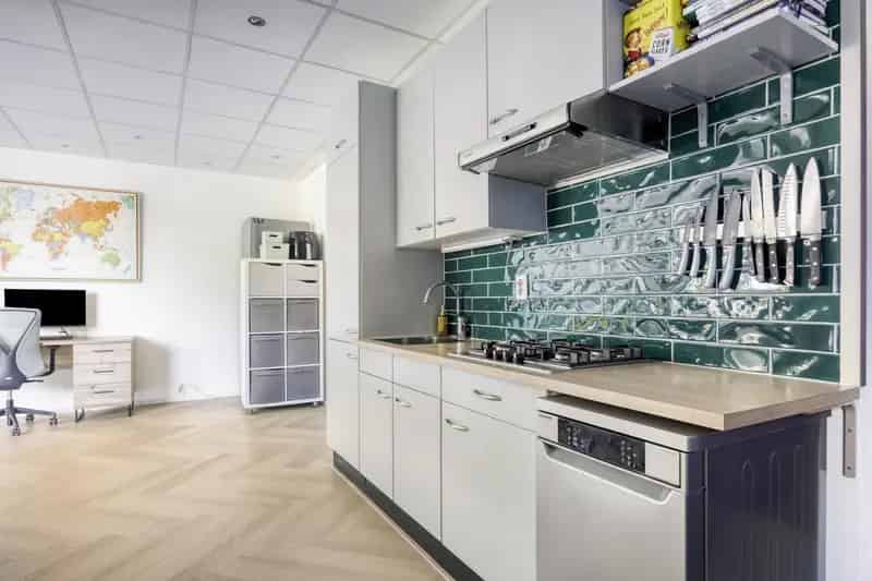 Instapklaar appartement Hoofddorp moderne badkamer eigen parkeerplek