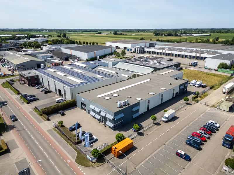 Bedrijfshal Hedel te huur 1055m2 bedrijfsruimte 539m2 kantoor