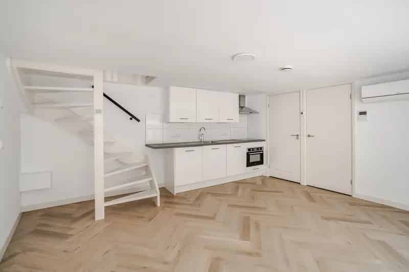 Amsterdam Centrum: Gerenoveerd 2-kamerappartement 44m2