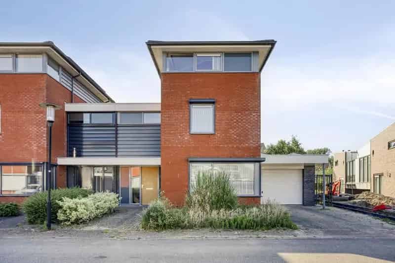 Ruime gezinswoning 4 slaapkamers aan het water Othene