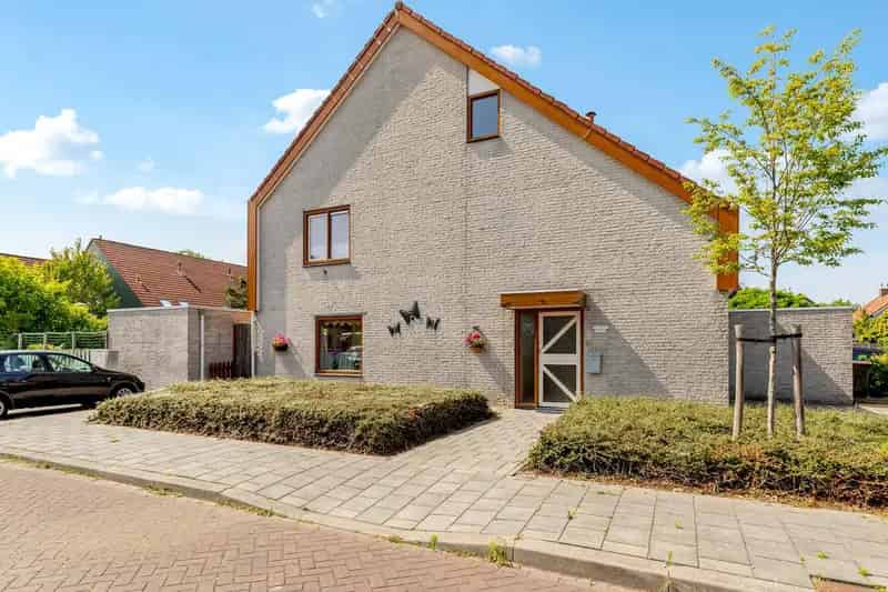Ruime gezinswoning te Lelystad 3 slaapkamers zonnige tuin