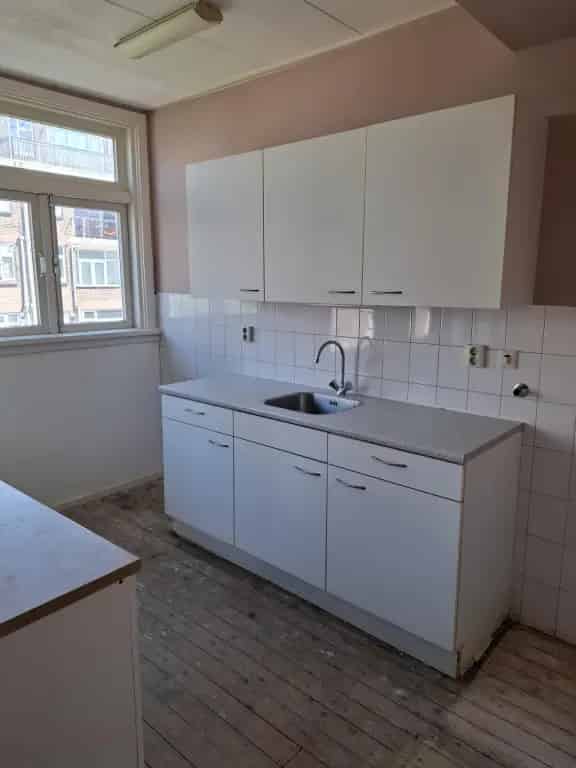 Ruime 4 Kamer Portiekwoning Nabij Zuidplein