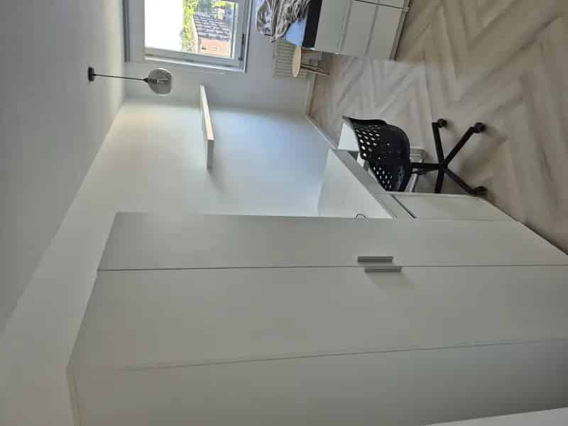 Kamer in gerenoveerd huis New West nabij metro