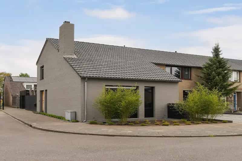 Huis te koop Boxtel: Moderne Hoekwoning met Tuin