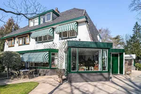 Tweekapper Amersfoort 5 slaapkamers zwembad 3 appartementen stallingsruimte