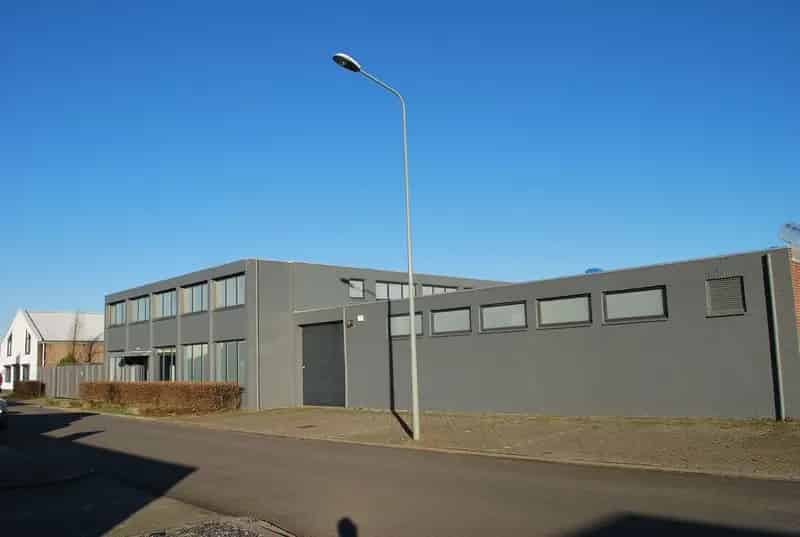 Bedrijfshal Maastricht te Koop: 1085m2 Opslag Productie Kantoor