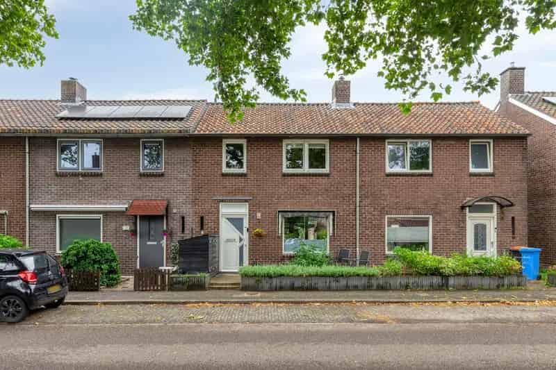 Huis te koop Amersfoort: Ruim gezinshuis met tuin en 8 zonnepanelen