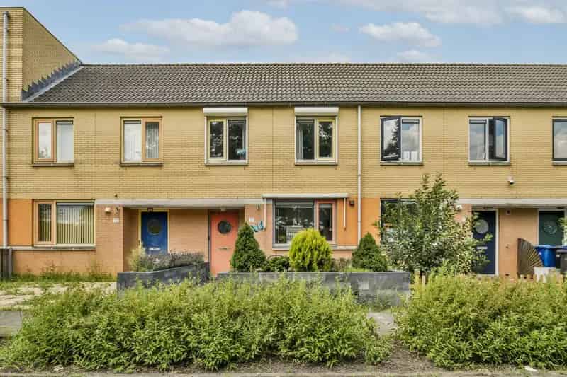 Huis te koop Almere Literatuurwijk: 3 slaapkamers, luxe keuken, stadsgracht