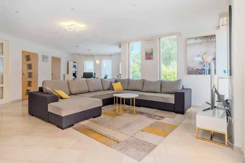 Huis te koop Rijen: Luxe villa met zwembad