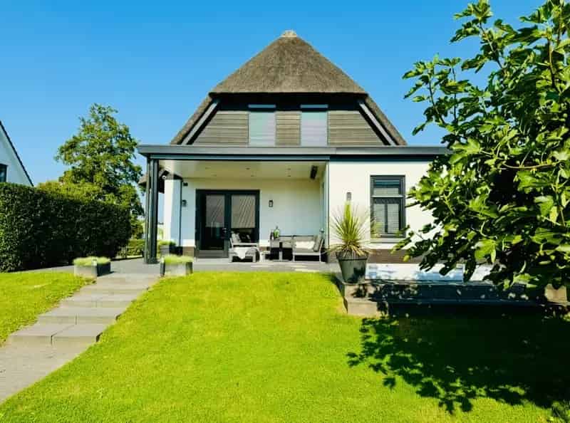 Luxe Villa Aalsmeer 242m2 Tuin Bar Garage 4 slaapkamers