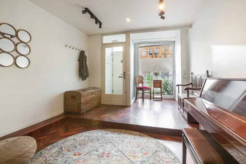 Huis te koop Jordaan Amsterdam: Historisch Pand met Bijgebouw en Tuin