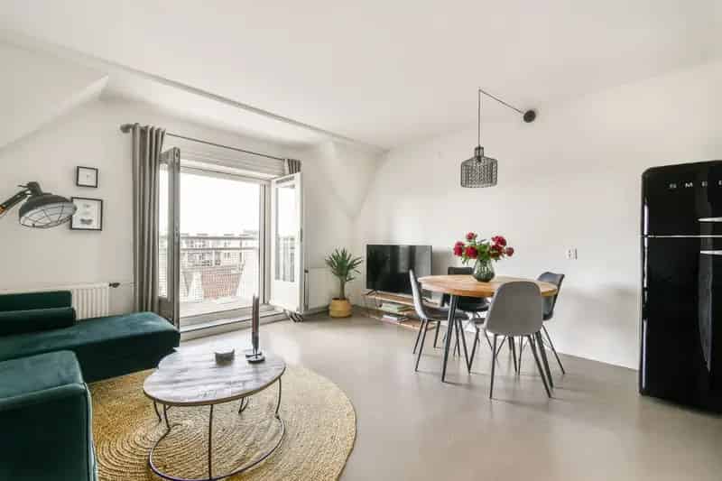 Appartement Amsterdam Kadijken: Gerenoveerd en Sfeervol