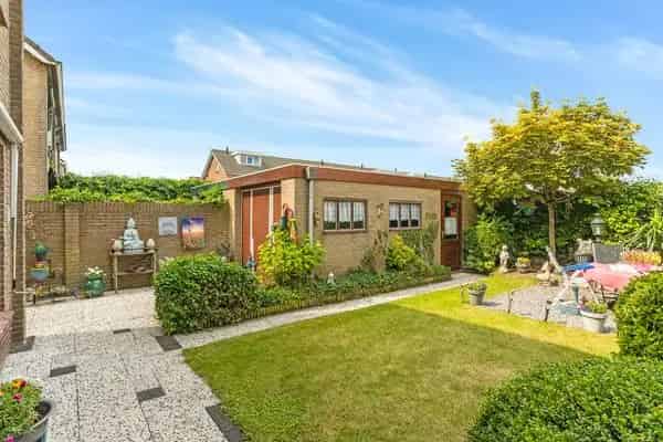 Tweekapper Oudenbosch: Ruime woning met garage en tuin