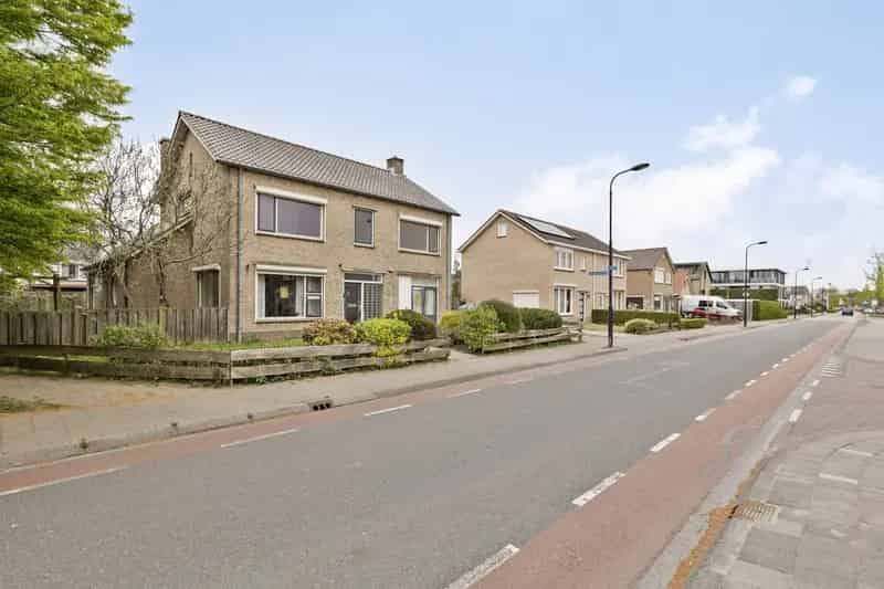 8 Slaapkamers 3 Badkamers Ruime Vrijstaande Woning Grote Tuin Garage