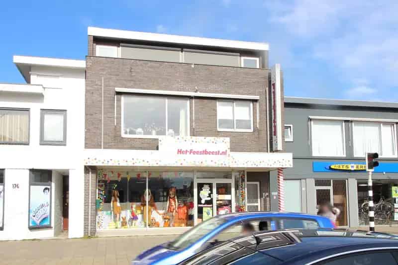 Bedrijfspand met bovenwoning te koop in Terneuzen