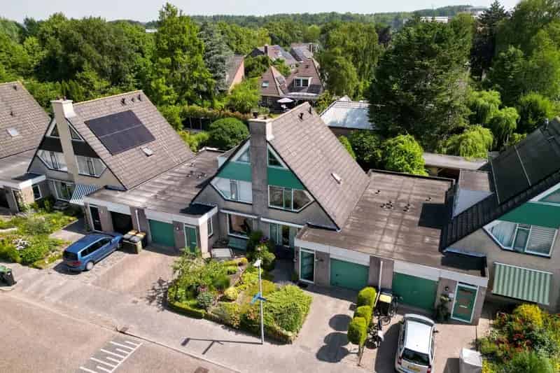 Tweekapper Wognum: Grote woning met garage en watertuin