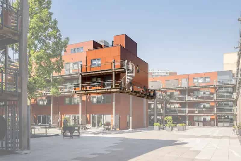 Te Koop: Ruime Hoekmaisonnette met Dakterras in Maassluis