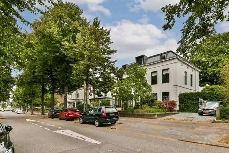 Villa Dora Bussum 323m2 4 slaapkamers Grote Tuin Dakterras