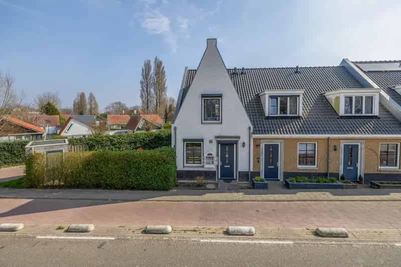 Hoekwoning Stellendam 3 slaapkamers tuin nabij centrum