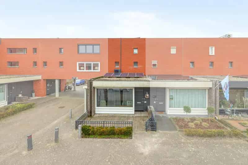 Hoekwoning 3 slaapkamers Whirlpool 9 Zonnepanelen Parkeerplaats