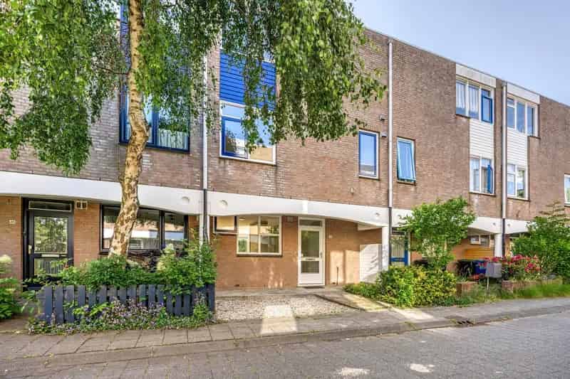 Huis te koop Almere: Ruime gezinswoning 4 kamers diepe tuin