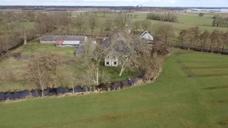 Boerderij Sumar 45 hectare grond te koop renovatie project