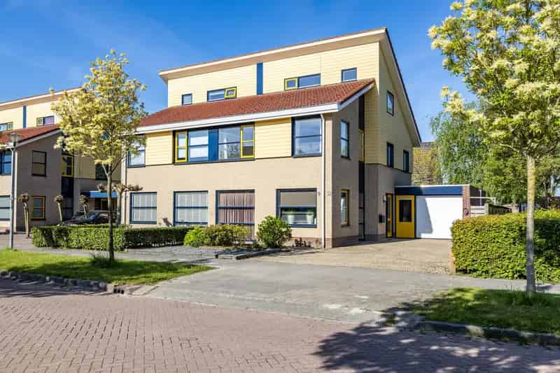 Ruime 4 Slaapkamers Tweekapper Nabij Groningen