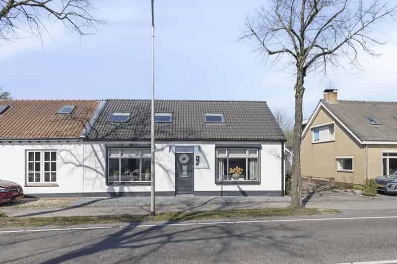 Gerenoveerde woning Halsteren 3 slaapkamers B&B