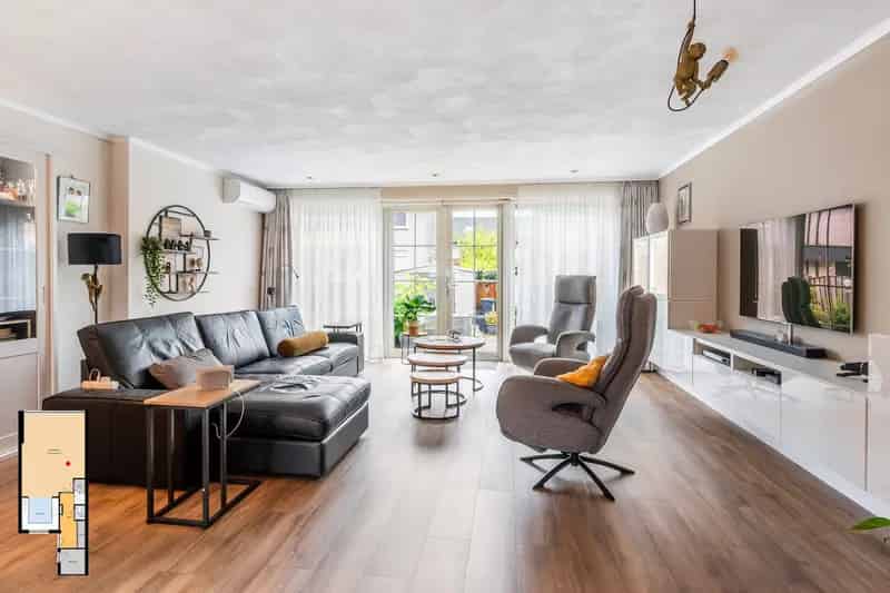 Huis te koop Schiedam: 4 kamer woning met tuin en oprit